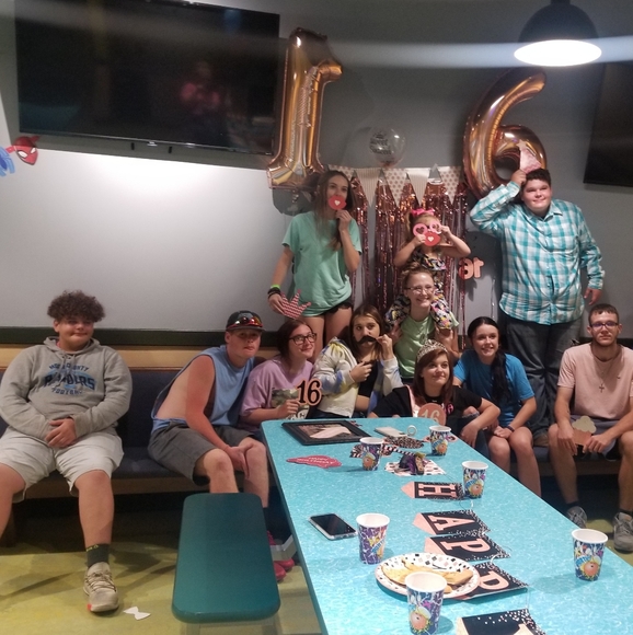 Meet your Posher, April - Picture 2 of 3